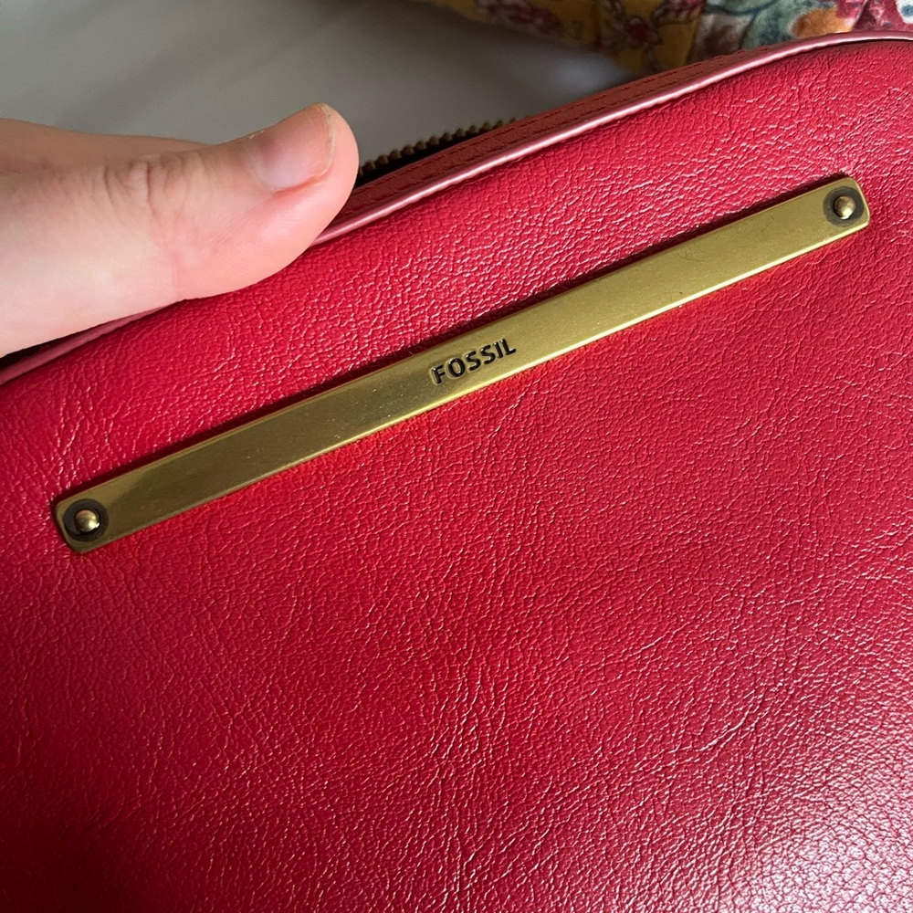 Excellent Condition Fossil Liza Camera Crimson Red Crossbody Bag - Picture 5 of 8